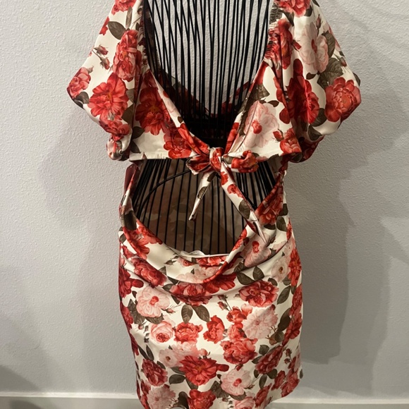 Stevie by Steve Madden Red and White Flower Dress Juniors XL - Picture 4 of 9